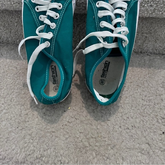 Stylish Dark Green Canvas Sneakers – Size 9 (US) / 43 (EU) - Picture 12 of 14
